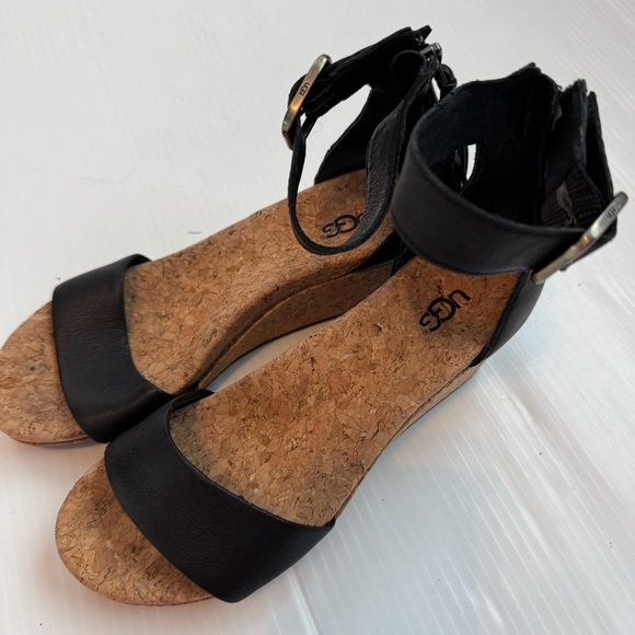 UGG Zoe Black and Tan Wedge Sandals - Picture 2 of 14
